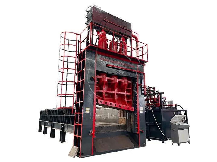 Gantry shear for scrap metal