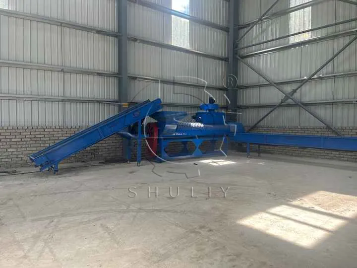 Máy bóc nhãn chai PET