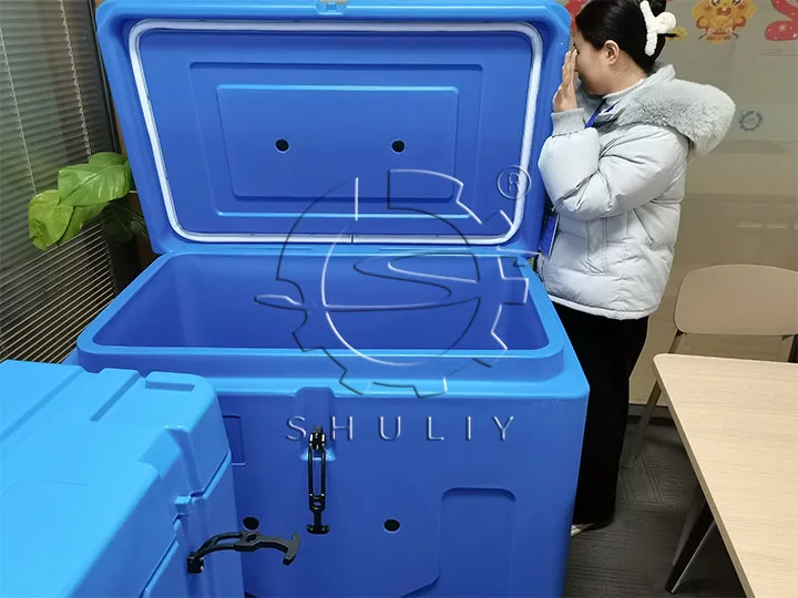dry ice container for storage
