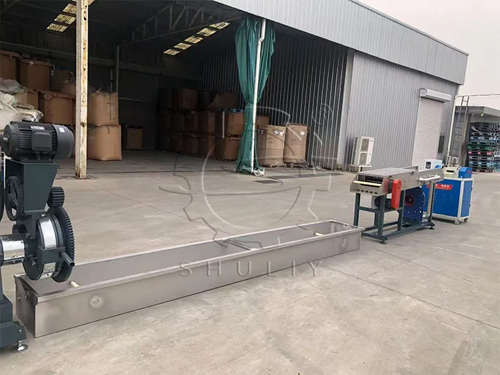 cooling water tank and pellet cutting