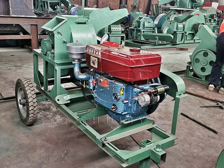 Дизельный двигатель для измельчения древесных отходов​