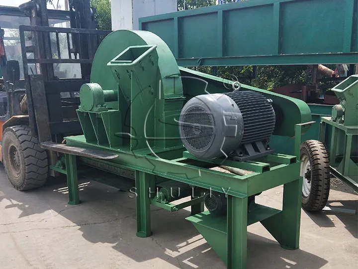 Electric log chipper