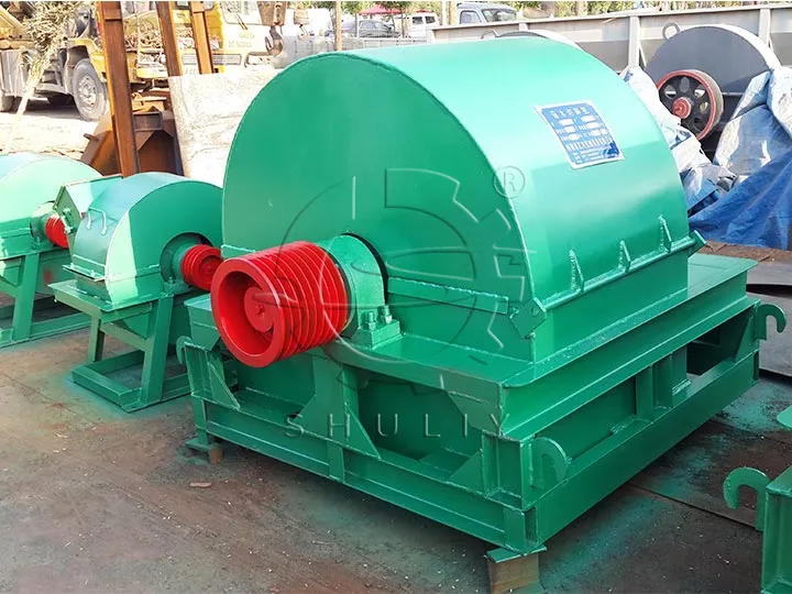 Масштабный древесный измельчитель