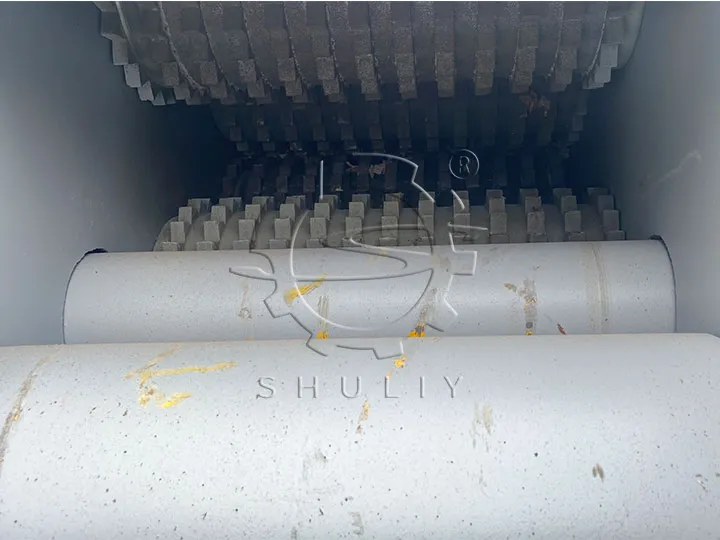 four press rollers of drum wood chipper