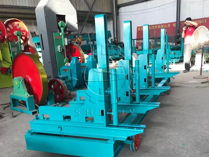 Vertical Band Saws with Log Carriage
