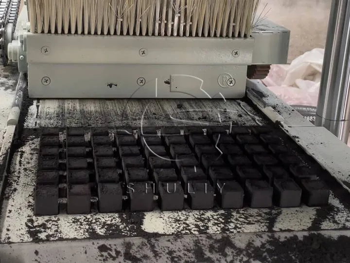Lower mold ejecting