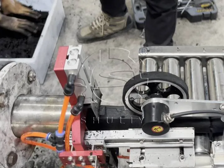 Cutting device